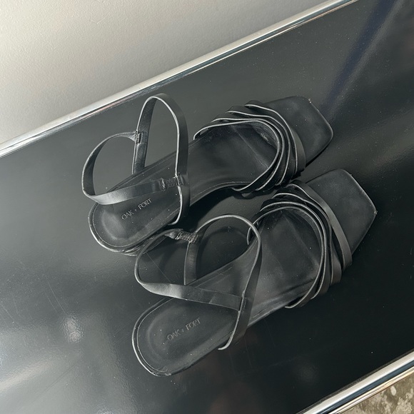 Oak + Fort strappy sandals size 8 - Picture 2 of 5